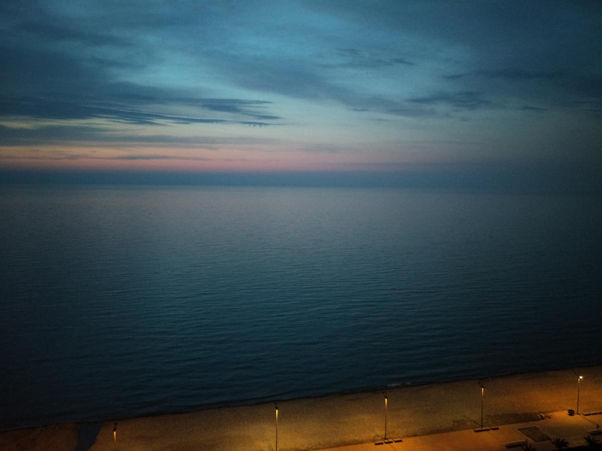 Апартаменты - Первая Линия! Batumi Exterior foto